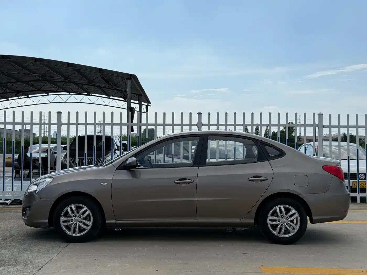 Hyundai Elantra 2011 1.6L Automatic Comfort Model — миниатюра 3