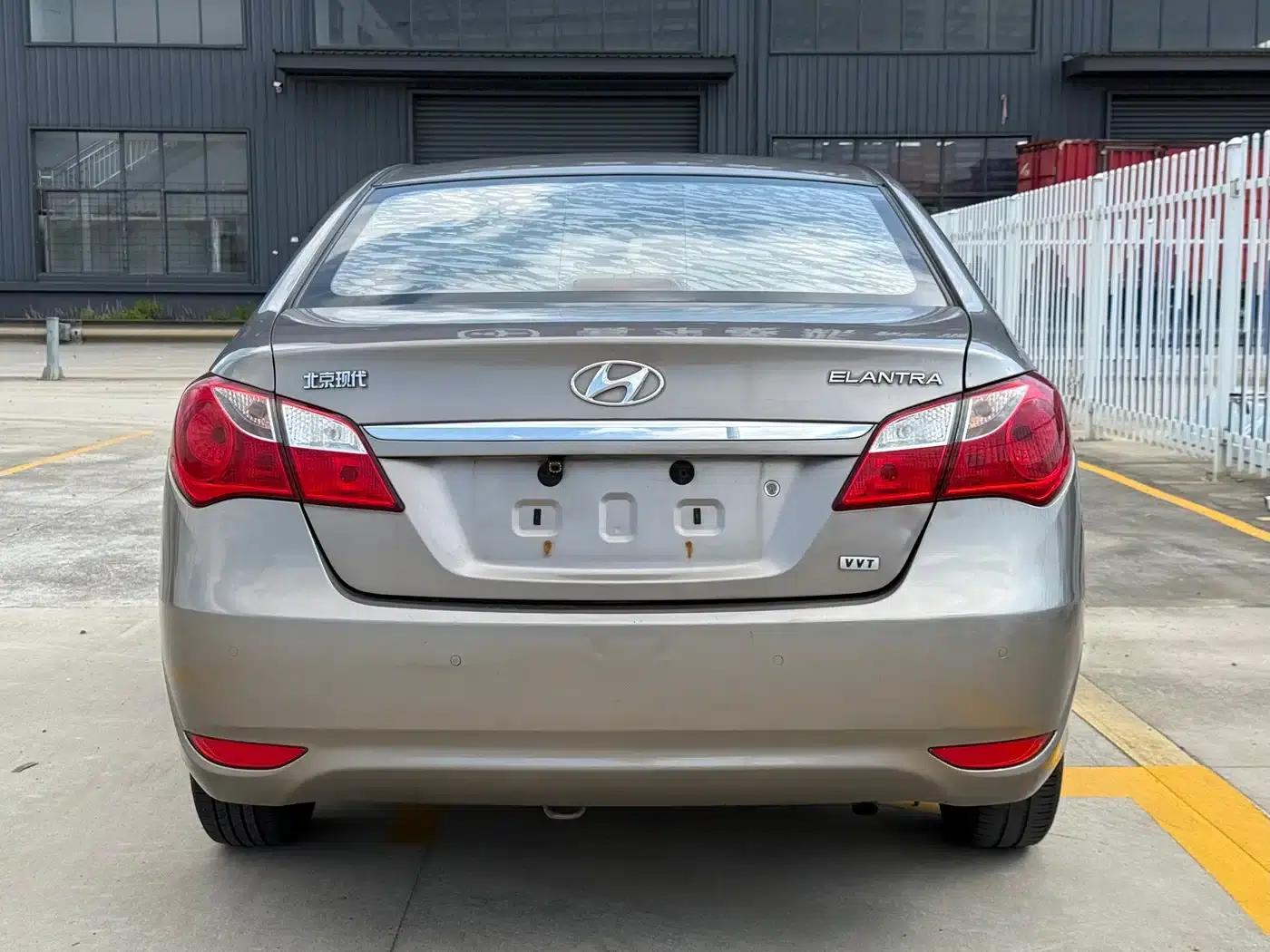 Hyundai Elantra 2011 1.6L Automatic Comfort Model — миниатюра 5