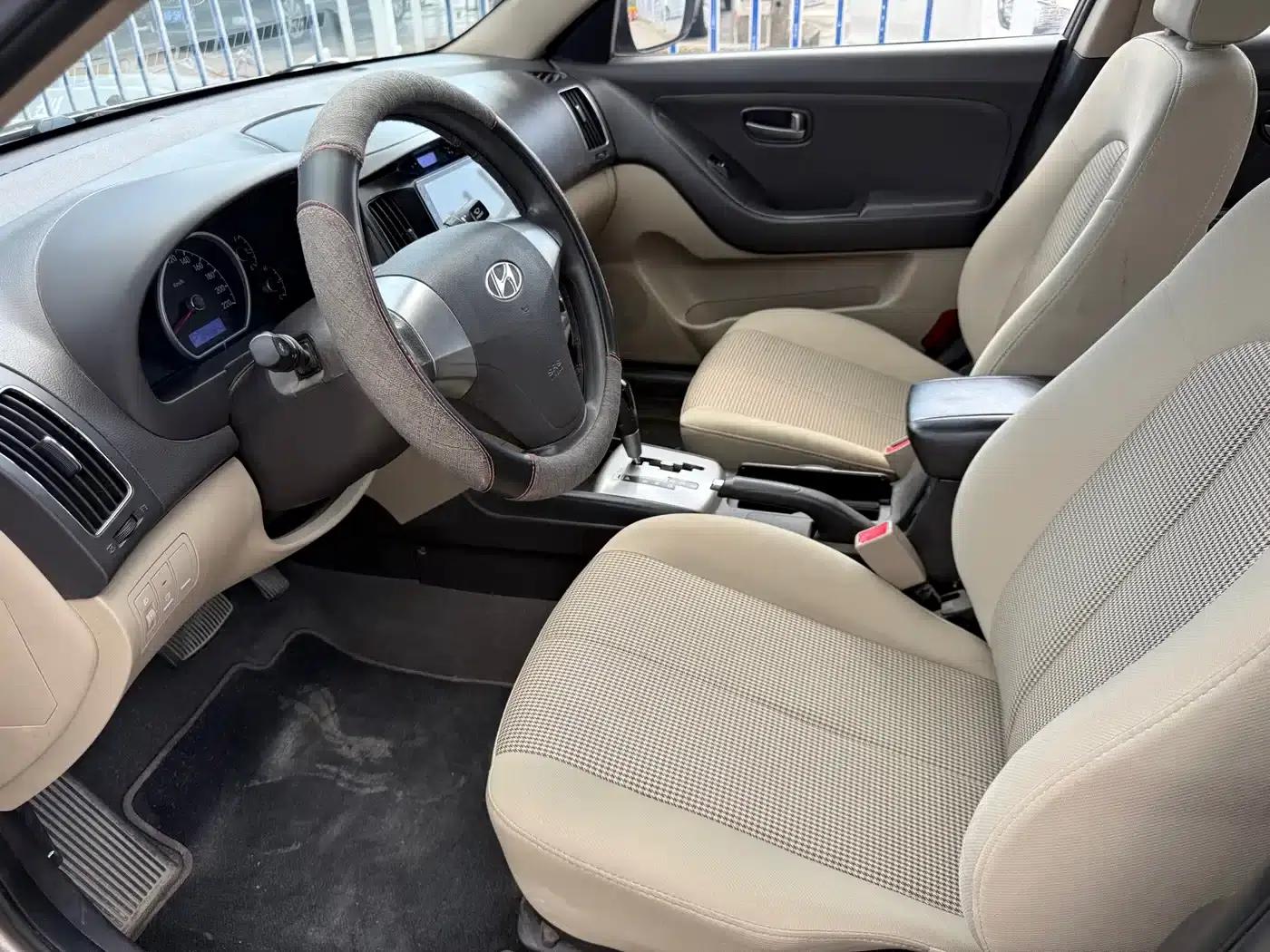 Hyundai Elantra 2011 1.6L Automatic Comfort Model — миниатюра 6