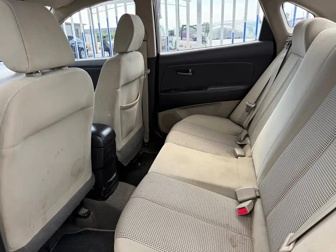 Hyundai Elantra 2011 1.6L Automatic Comfort Model — миниатюра 7