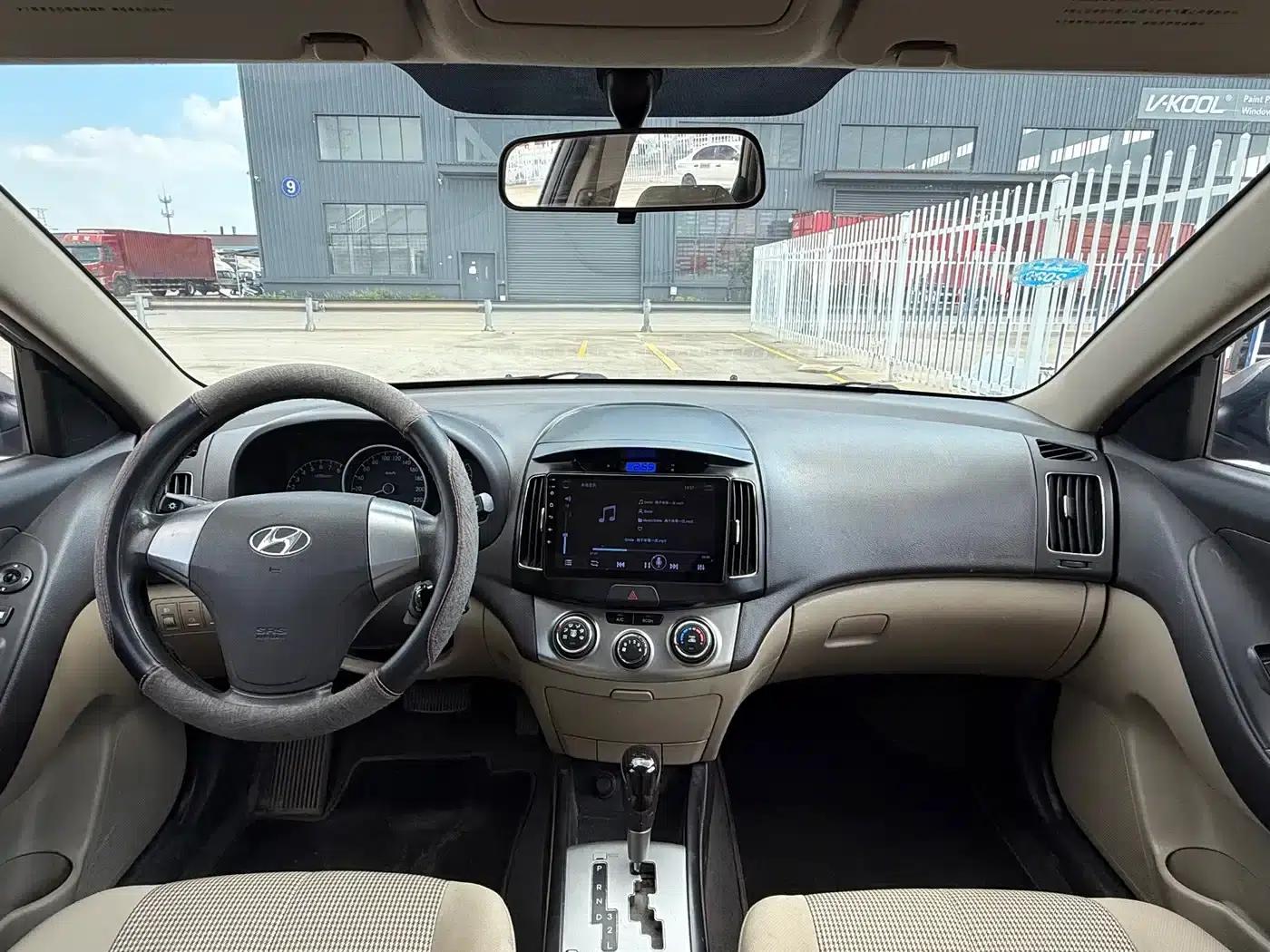 Hyundai Elantra 2011 1.6L Automatic Comfort Model — миниатюра 8