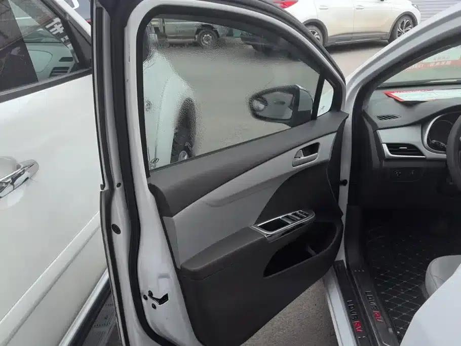 Chevrolet Aveo RV 2016 1.5L Automatic Comfortline Edition — миниатюра 7