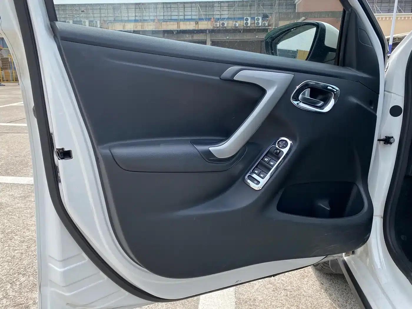 Citroën C3-XR 2015 1.6L Automatic Pioneer Edition — миниатюра 8