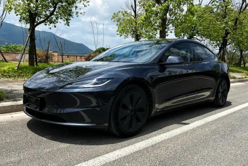 Model 3 2023 Rear-Wheel Drive — миниатюра 1