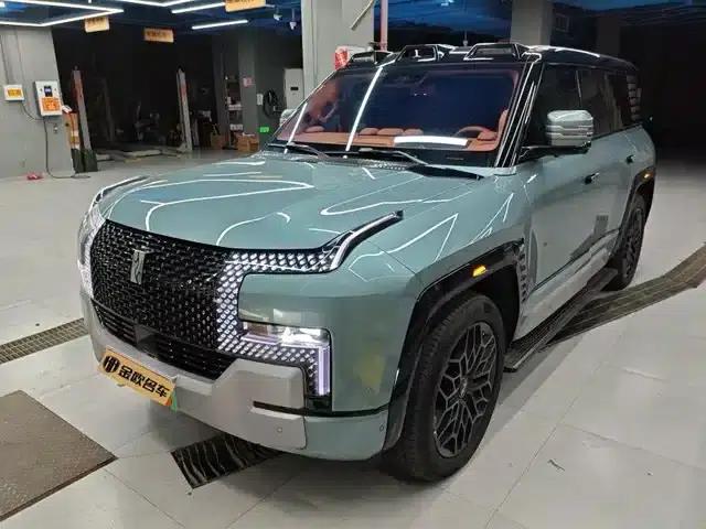 Looking up at the 2023 U8 Luxury Edition