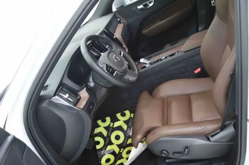 2025 Volvo XC60 B5 AWD Inscription Luxury Edition — миниатюра 8