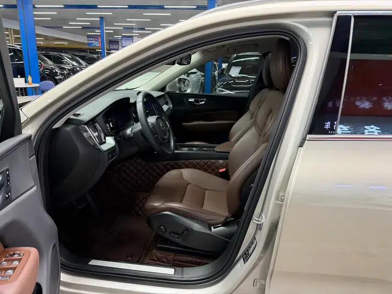 2021 Volvo XC60 T5 AWD Inscription Luxury Edition — миниатюра 17