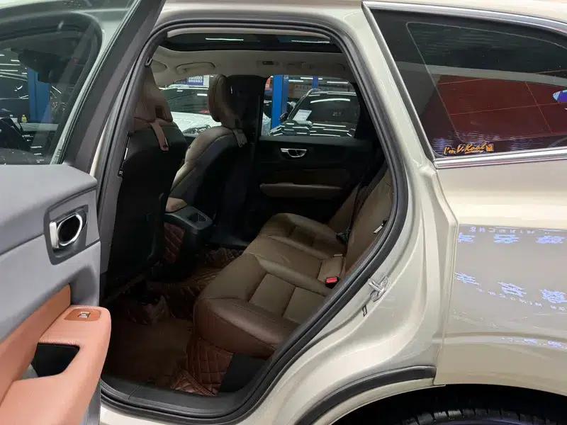 2021 Volvo XC60 T5 AWD Inscription Luxury Edition — миниатюра 18