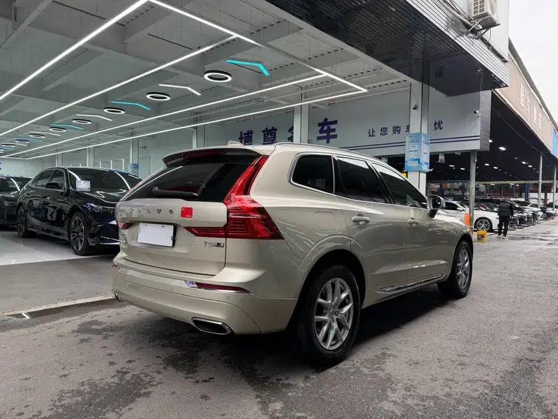 2021 Volvo XC60 T5 AWD Inscription Luxury Edition — миниатюра 6