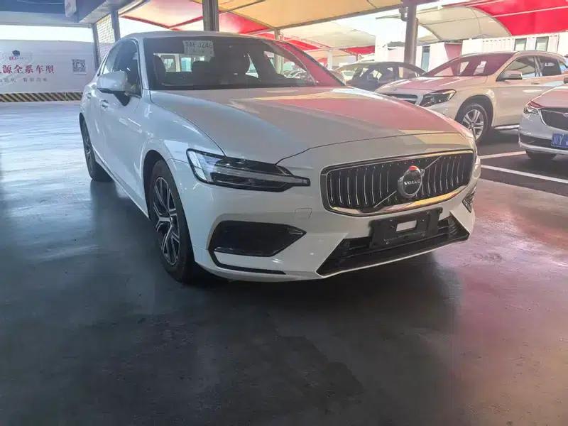 2023 Volvo S60 B4 Smart Luxury Edition — миниатюра 3