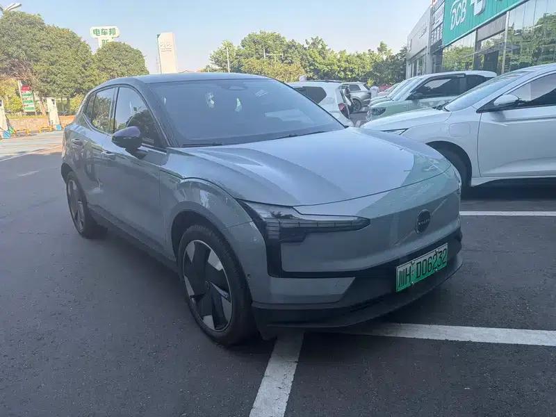 Volvo EX30 2025 Rear-Wheel Drive Long Range Ultra — миниатюра 3