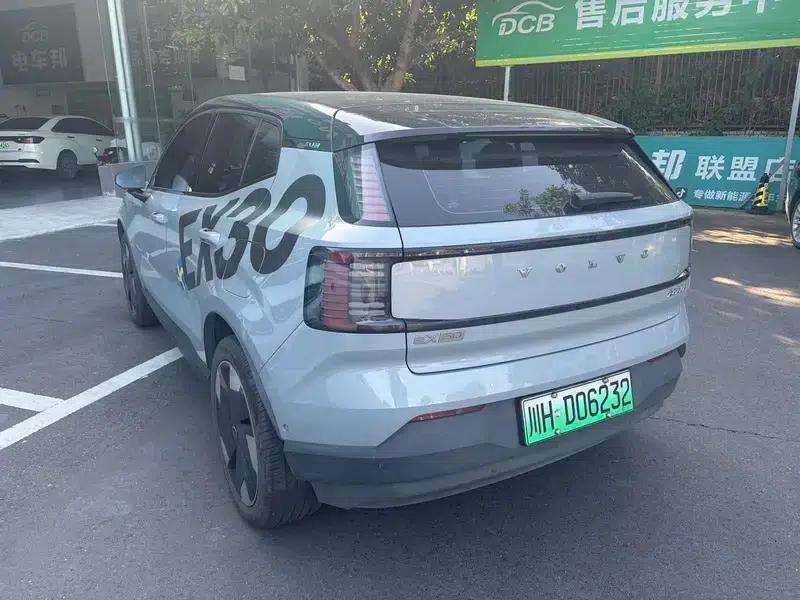 Volvo EX30 2025 Rear-Wheel Drive Long Range Ultra — миниатюра 4