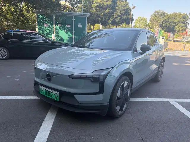 Volvo EX30 2025 Rear-Wheel Drive Long Range Ultra