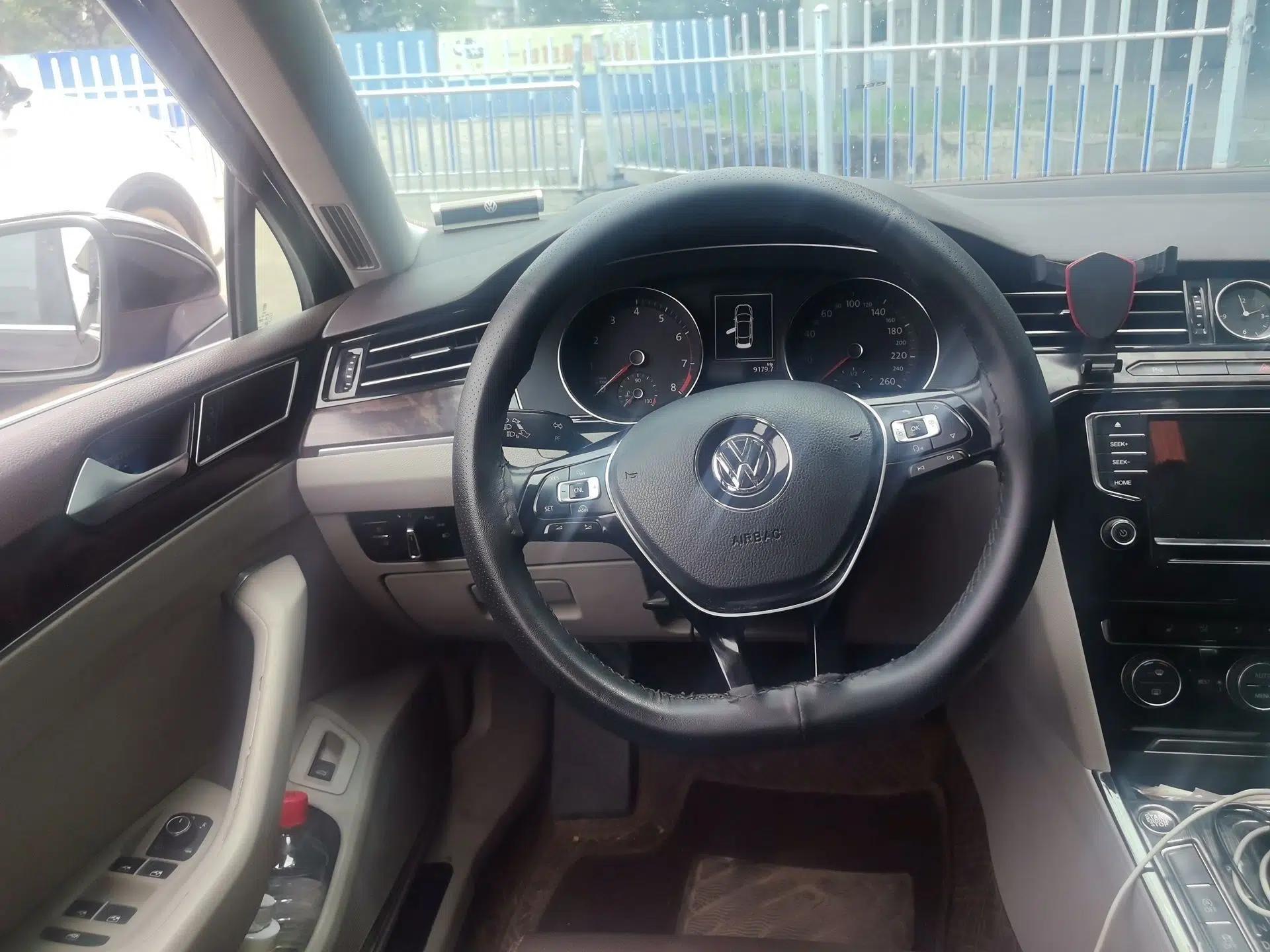 Volkswagen Magotan 2017 330TSI DSG Luxury Model — миниатюра 10