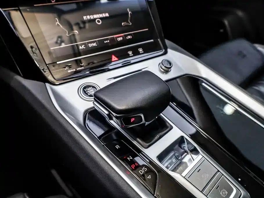 Audi Q6 2024 40 TFSI quattro Cloud View Edition, Feathered Forest Package, 7-seater — миниатюра 18