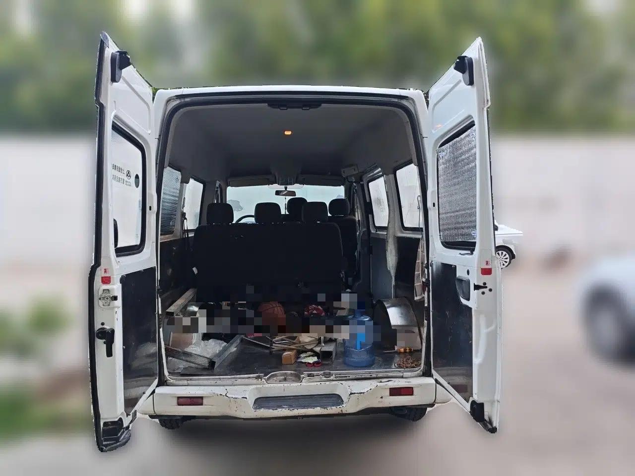SAIC MAXUS Xintu V80 2018 2.5T 6-Speed Manual Aoyuntong Short Wheelbase Mid-Height 5-6 Seater — миниатюра 19