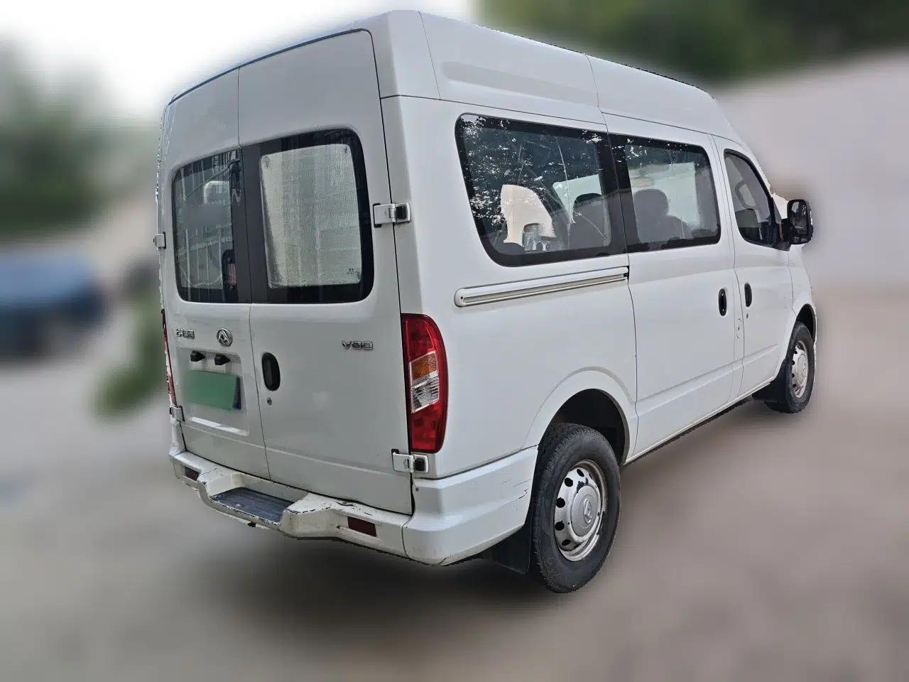 SAIC MAXUS Xintu V80 2018 2.5T 6-Speed Manual Aoyuntong Short Wheelbase Mid-Height 5-6 Seater — миниатюра 6