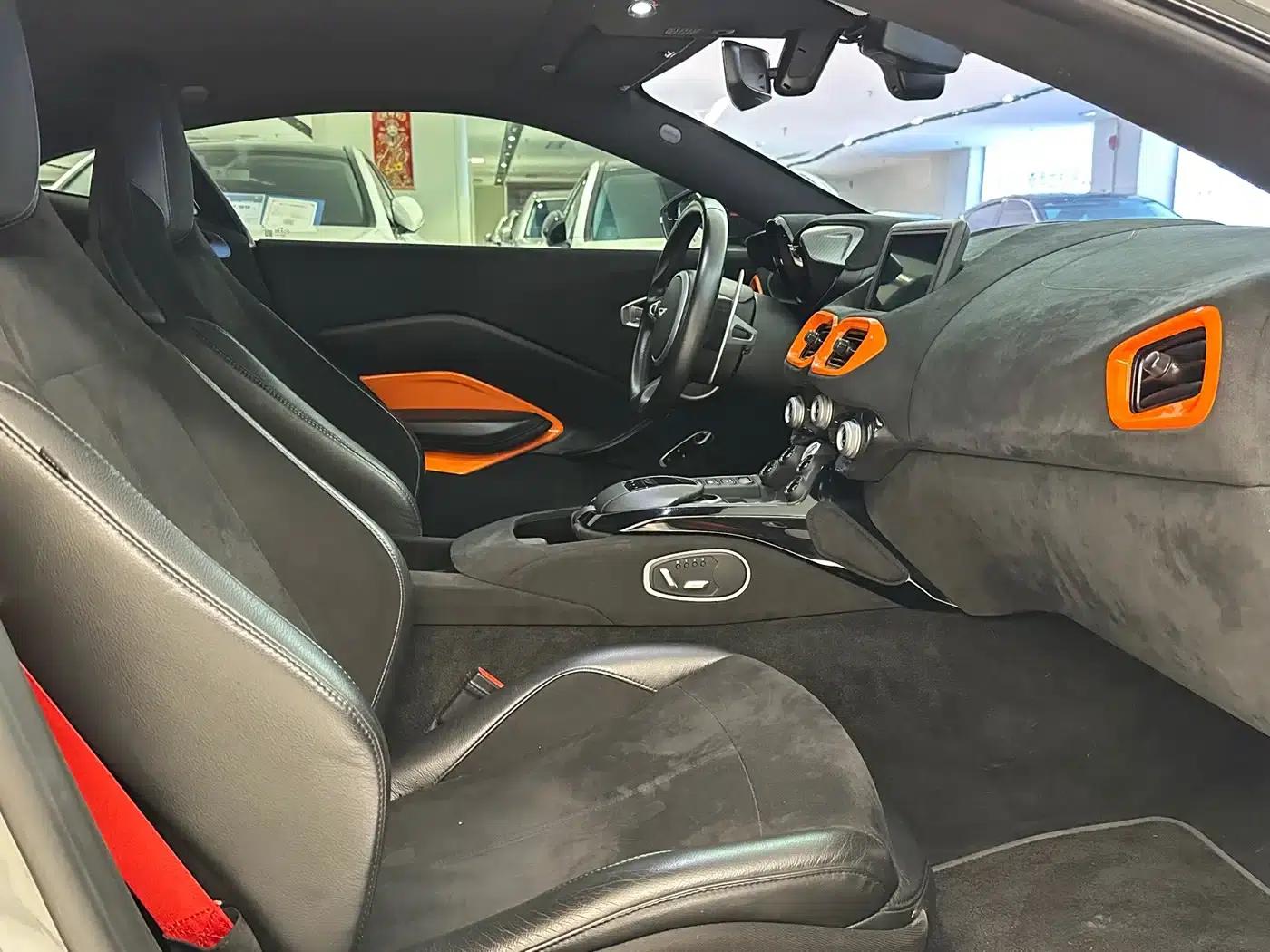 2018 V8 Vantage 4.0T V8 Coupe — миниатюра 11
