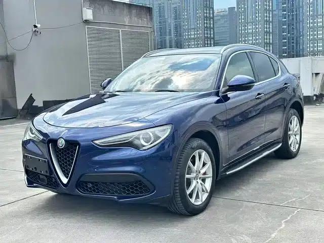 2017 Stelvio 2.0T 280HP Luxury Edition