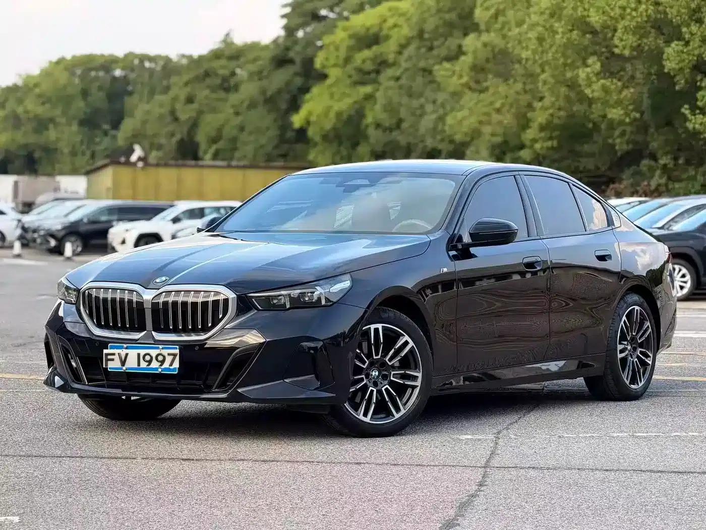 2024 BMW 5 Series Imported Model 525i M Sport Package — миниатюра 1