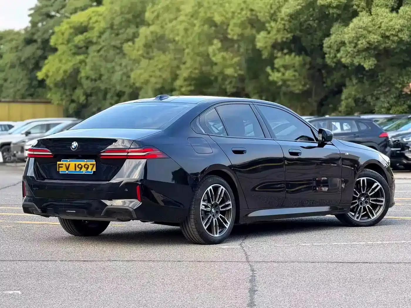 2024 BMW 5 Series Imported Model 525i M Sport Package — миниатюра 3