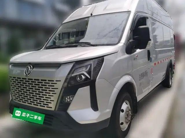 Dongfeng Yufeng 2023 V9+ 2.3T Manual Rear-Drive Cargo Van with Dual Rear Tires 3-Seater