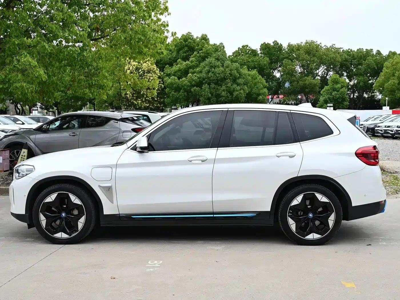 BMW iX3 2021 Facelift - Pioneer Edition — миниатюра 3