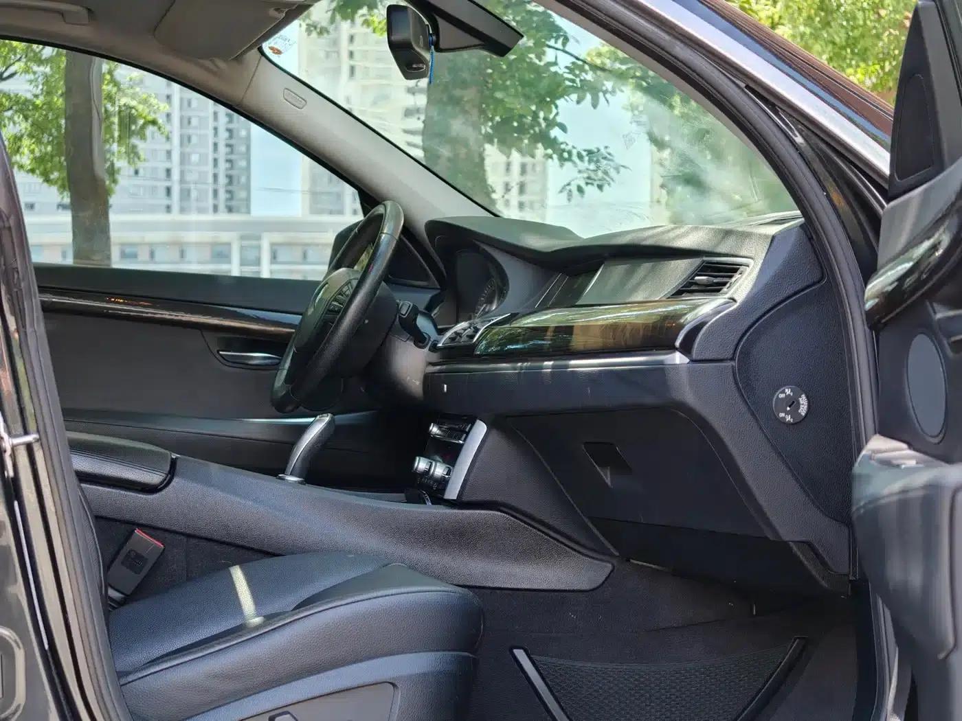 BMW 5 Series GT 2013 535i Elegant Edition — миниатюра 9