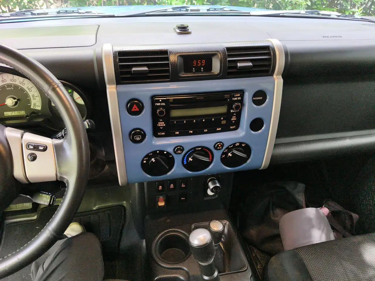 Toyota FJ Cruiser 2011 4.0L — миниатюра 13