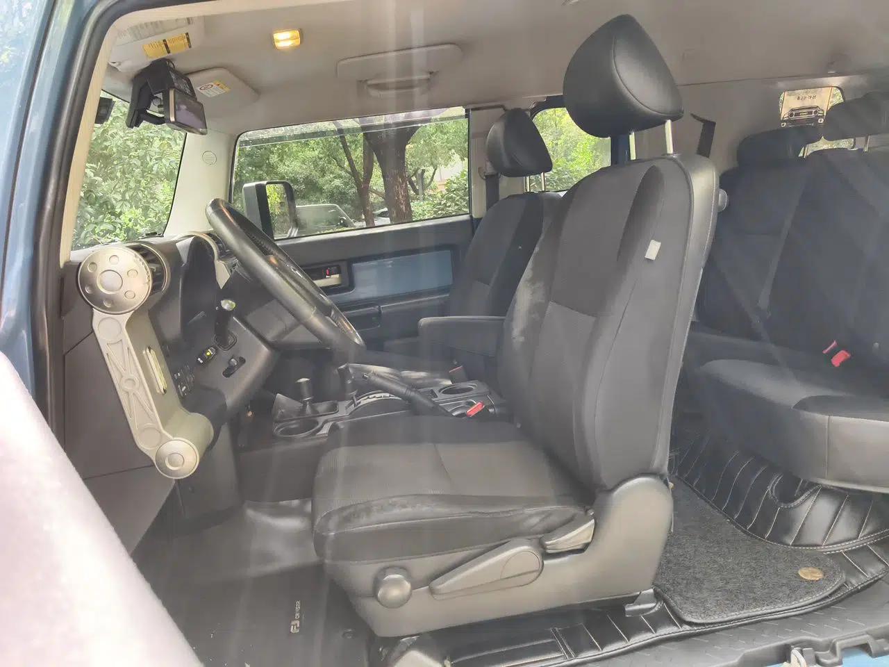 Toyota FJ Cruiser 2011 4.0L — миниатюра 15
