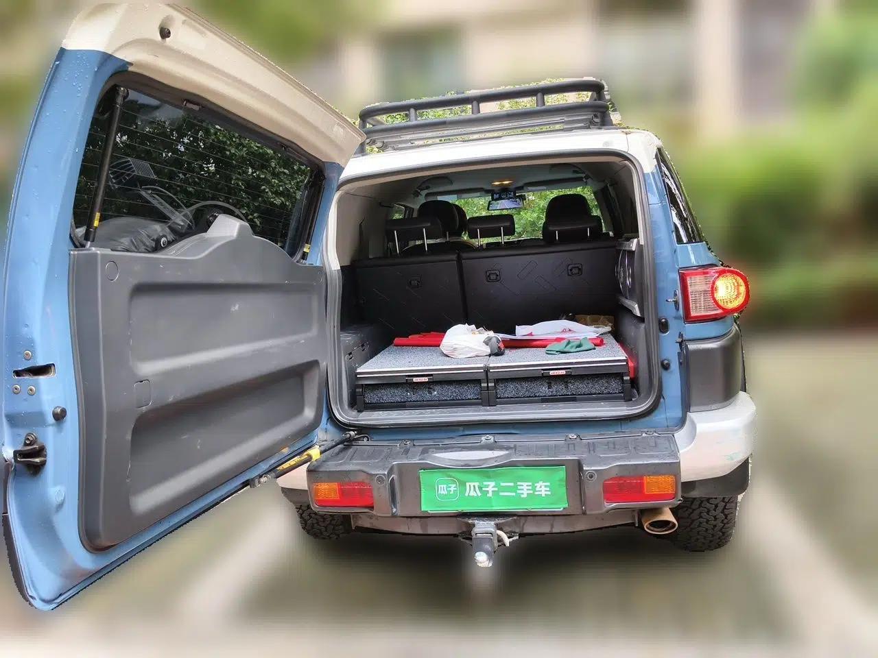 Toyota FJ Cruiser 2011 4.0L — миниатюра 19