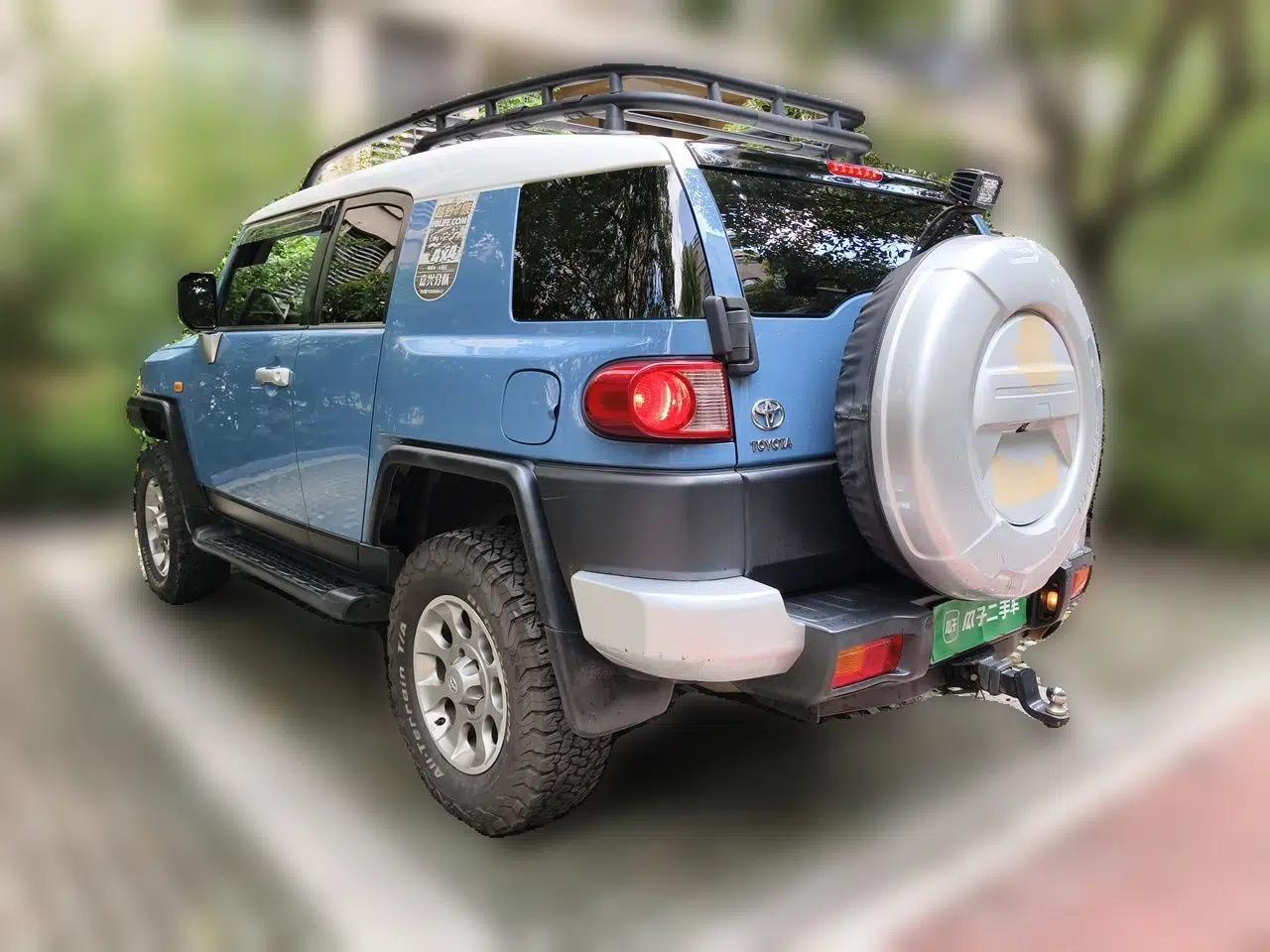 Toyota FJ Cruiser 2011 4.0L — миниатюра 4