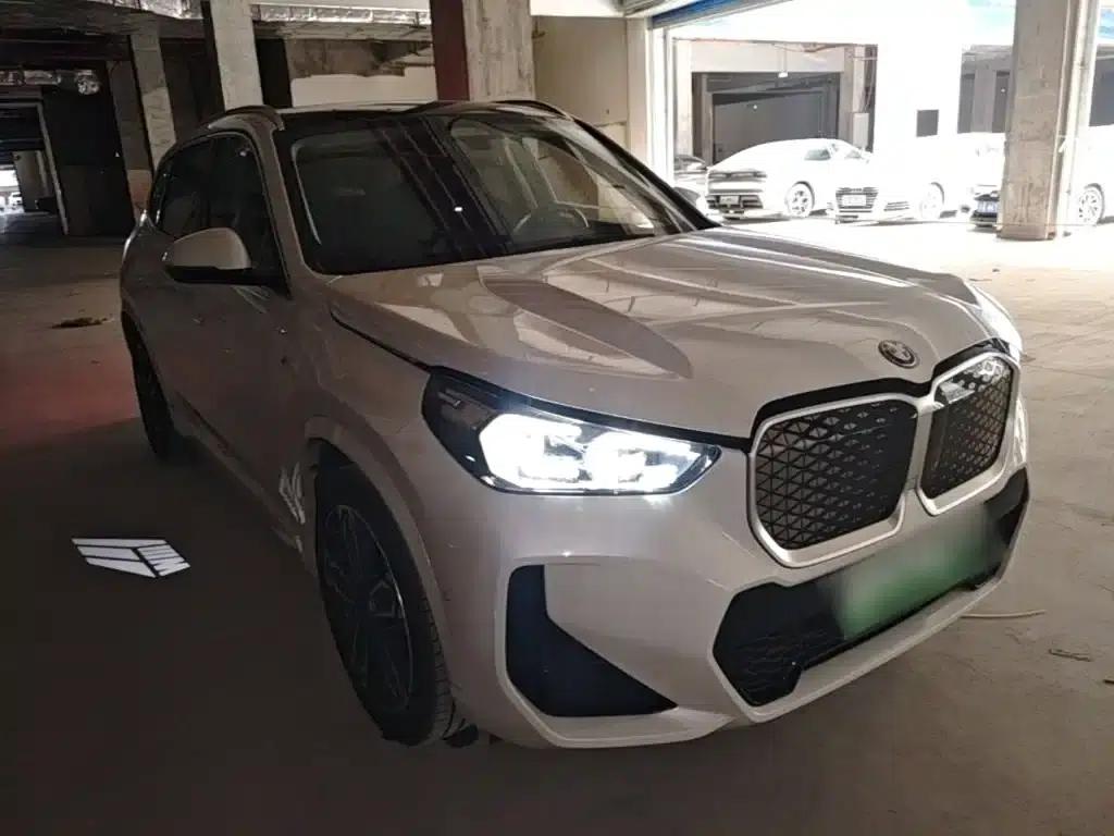 2023 BMW iX1 xDrive30L M Sport Package — миниатюра 4