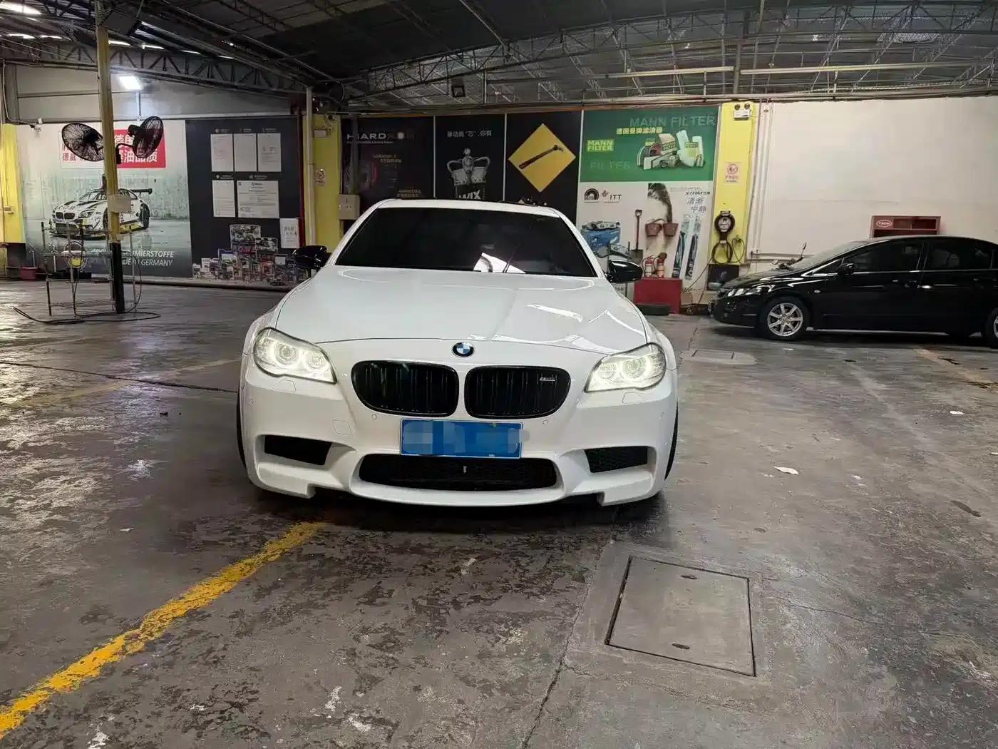 2012 BMW M5 — миниатюра 1