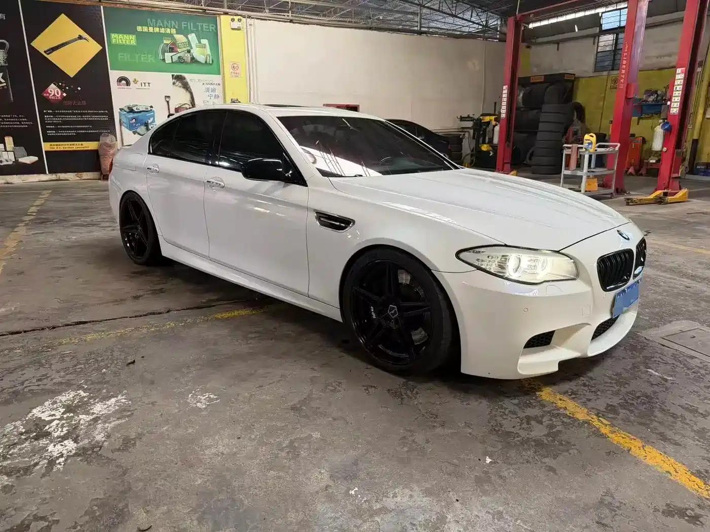 2012 BMW M5 — миниатюра 2