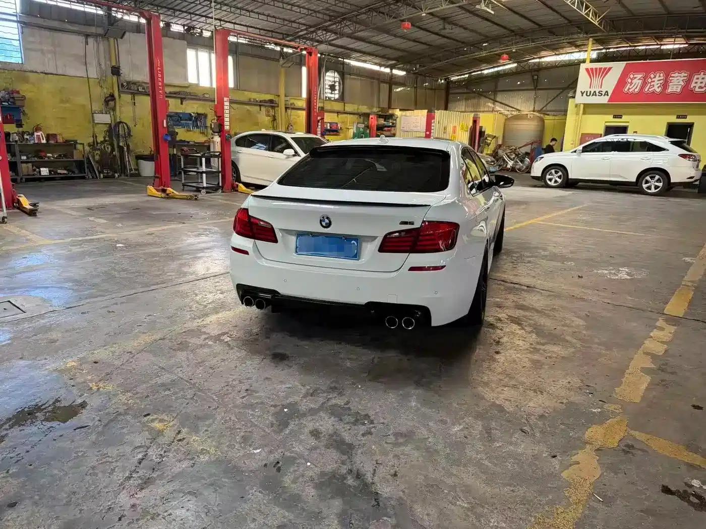 2012 BMW M5 — миниатюра 3