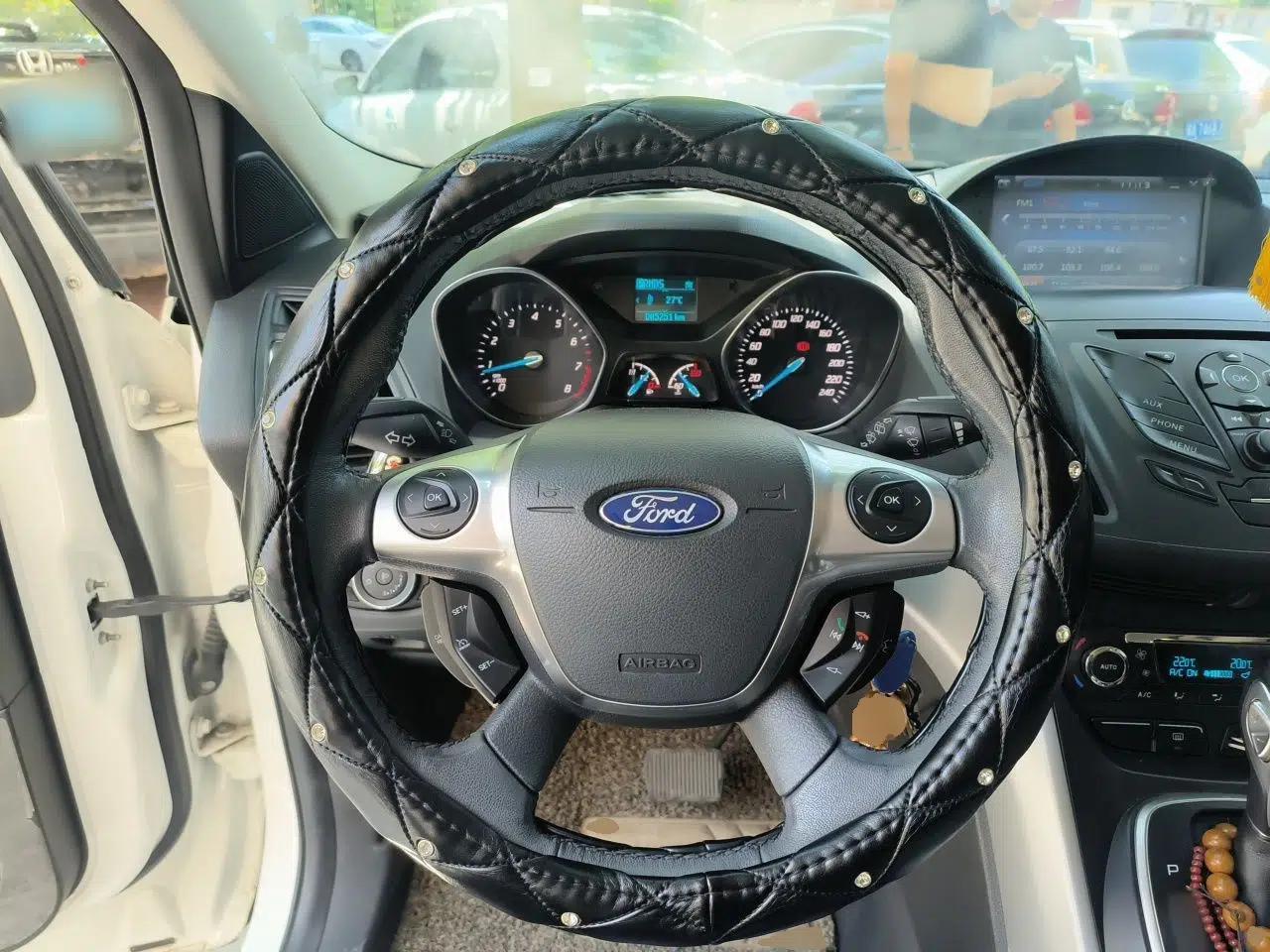 Ford Kuga 2013 1.6L GTDi Two-Wheel-Drive Trend Model — миниатюра 10