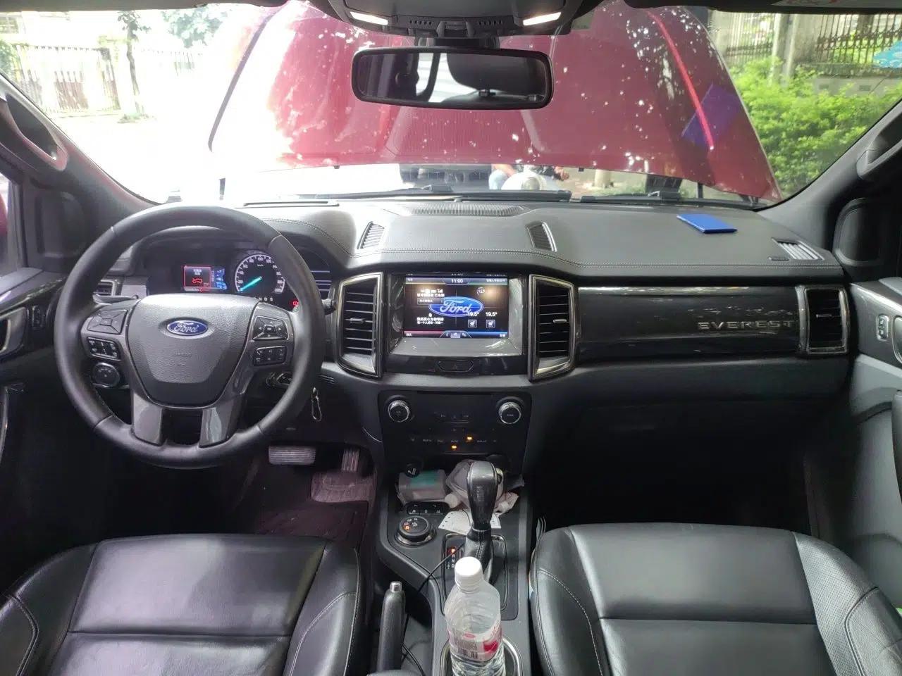 Ford Everest 2016 2.0T Gasoline Automatic 4x4 Flagship Edition — миниатюра 9