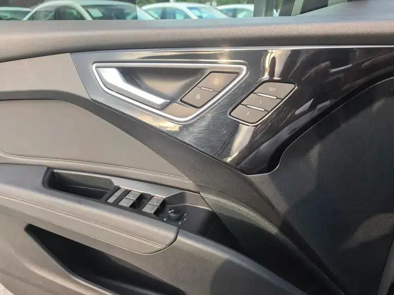 Audi Q4 e-tron 2023 50 e-tron quattro Expansion Edition — миниатюра 6
