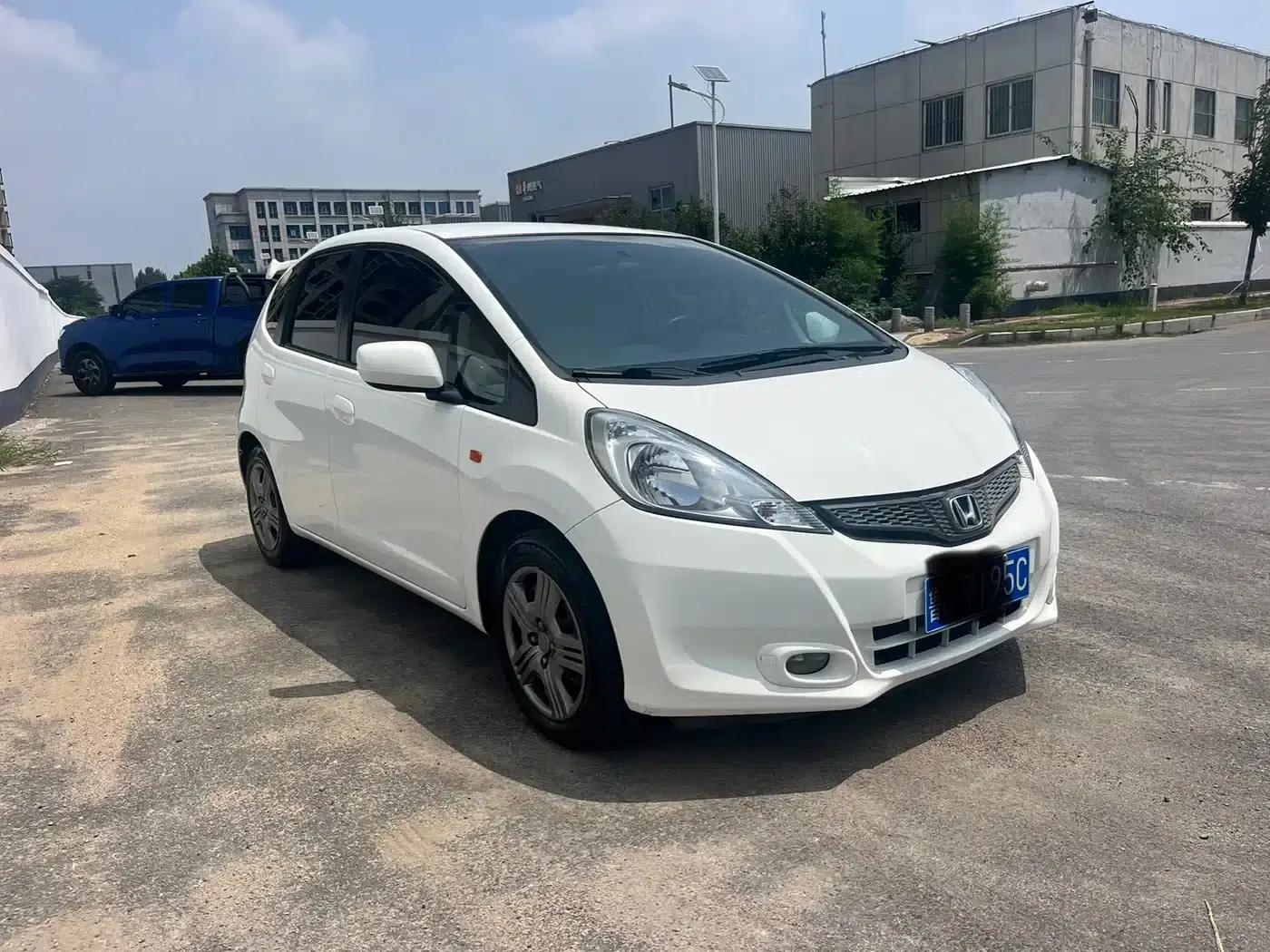 Honda Fit 2011 1.3L Manual Comfort Edition — миниатюра 3
