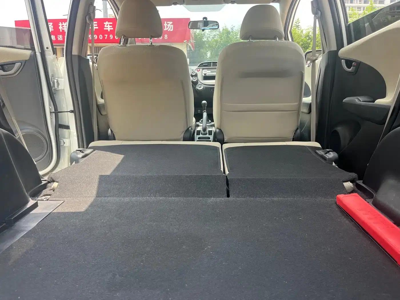 Honda Fit 2011 1.3L Manual Comfort Edition — миниатюра 10