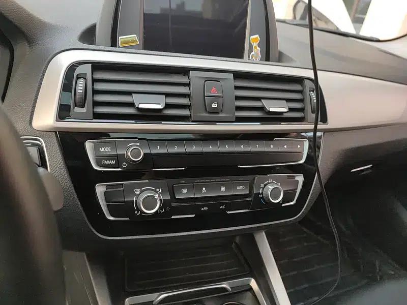 BMW 1 Series (Imported) 2018 118i Leading Edition — миниатюра 12