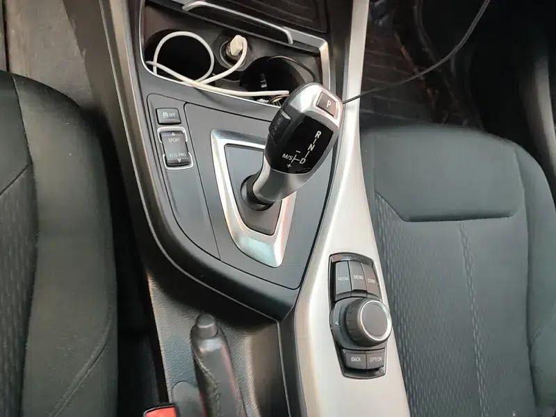 BMW 1 Series (Imported) 2018 118i Leading Edition — миниатюра 14