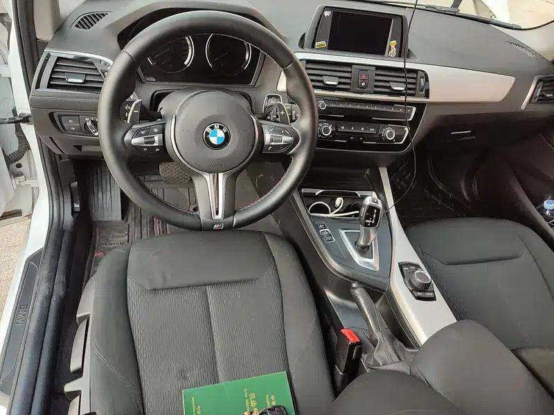BMW 1 Series (Imported) 2018 118i Leading Edition — миниатюра 10