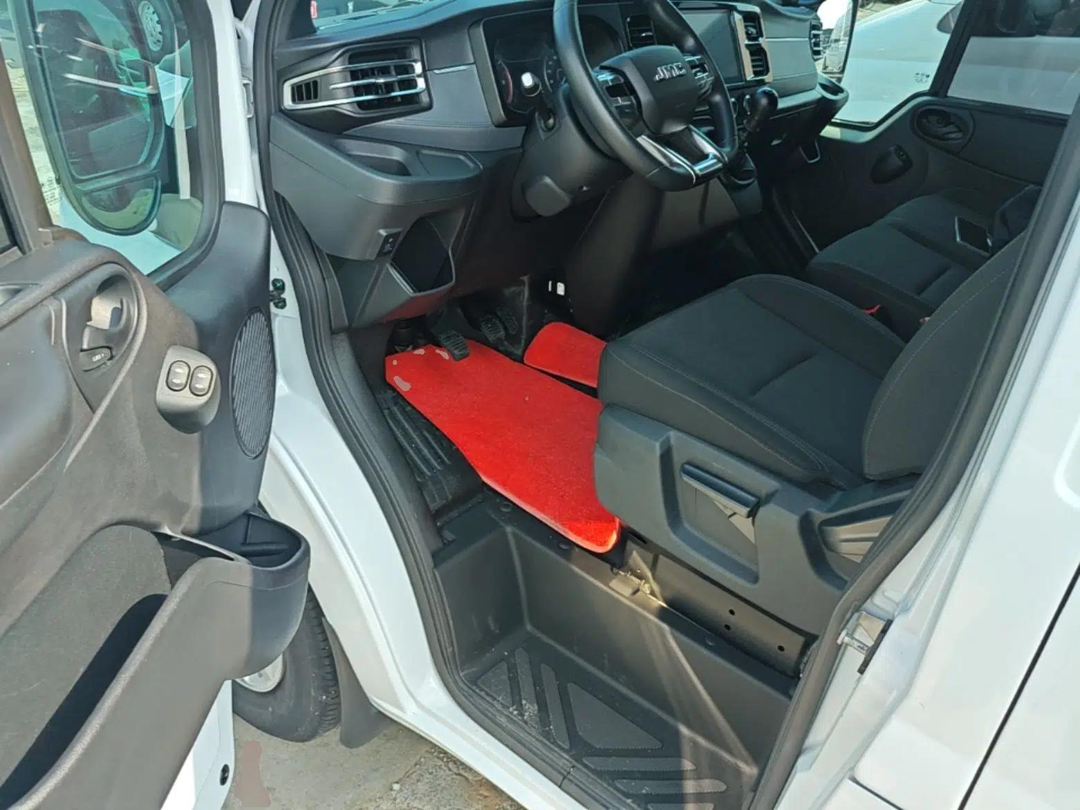 JMC Fushun 2023 2.0T Manual Mid-Drive Mid-Roof Commercial Multi-Purpose 7-Seater Passenger Vehicle — миниатюра 18