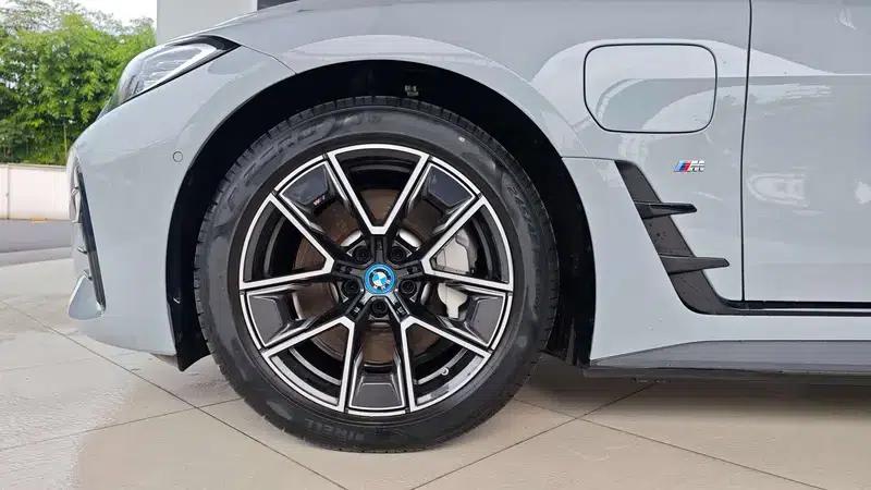 BMW i4 2023 eDrive40 — миниатюра 6