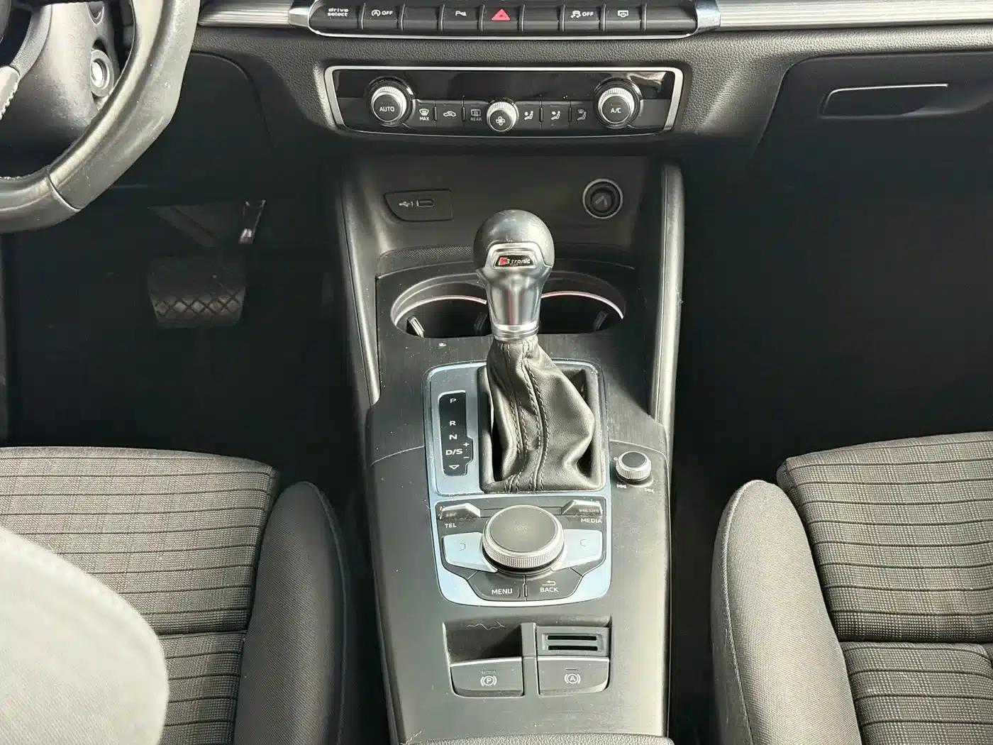 Audi A3 2018 30th Anniversary Edition Limousine 35 TFSI Sport — миниатюра 12