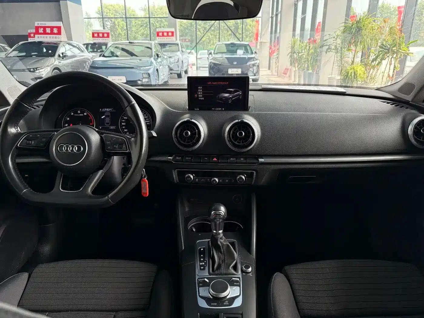 Audi A3 2018 30th Anniversary Edition Limousine 35 TFSI Sport — миниатюра 10