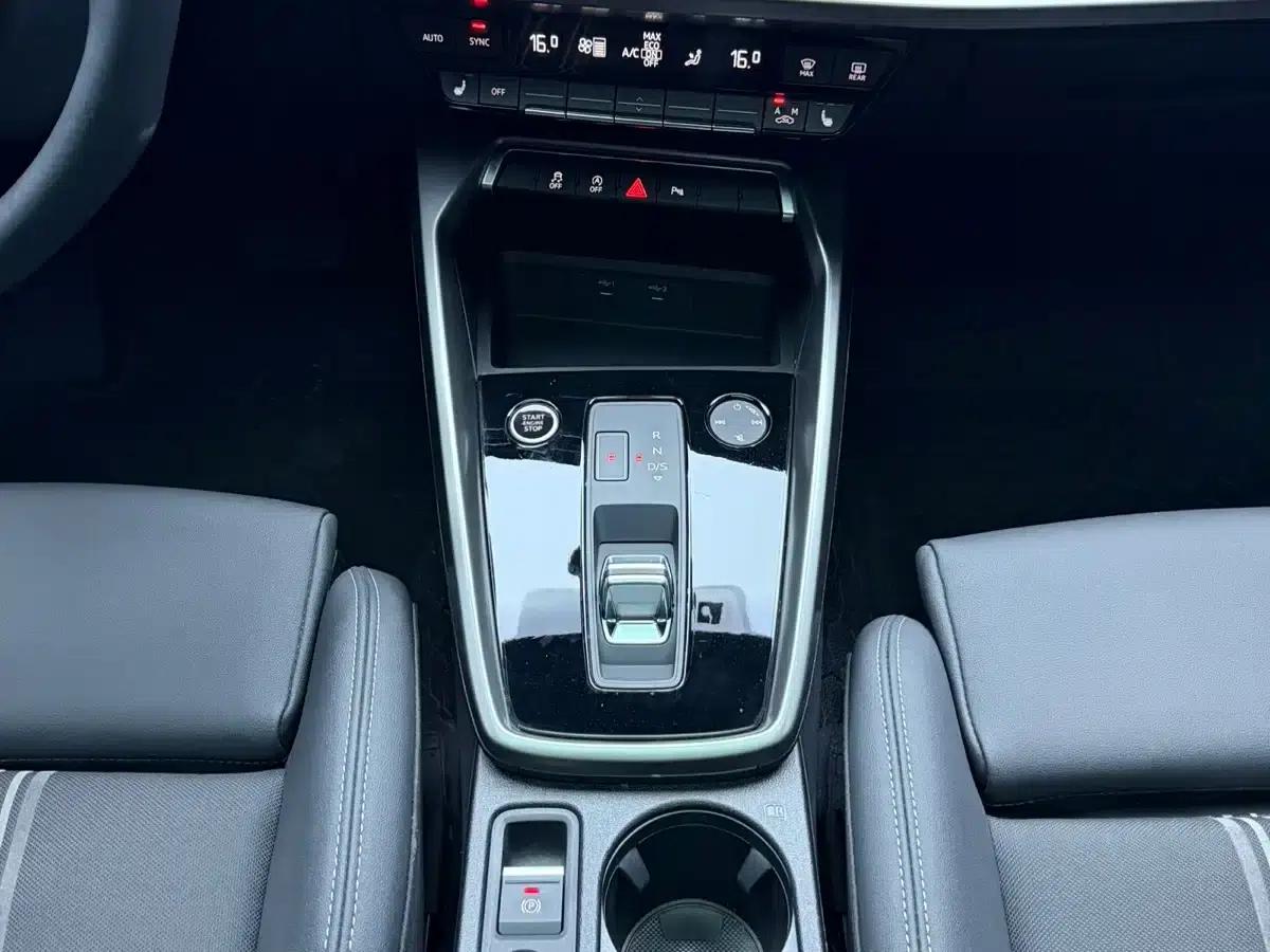 Audi A3 2023 Facelift Sportback 35 TFSI Fashion Sporty Model — миниатюра 16