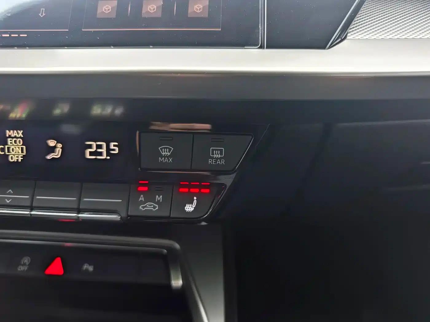 Audi A3 2023 Facelift Sportback 35 TFSI Fashion Sporty Model — миниатюра 14